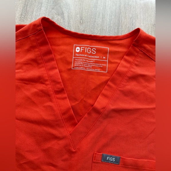 Figs Catarina Scrub Top in Sunset Orange Size Medium Fall Halloween - Picture 3 of 5